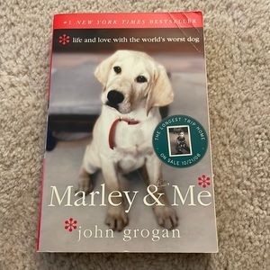 Marley & Me by John Grogan (paperback)